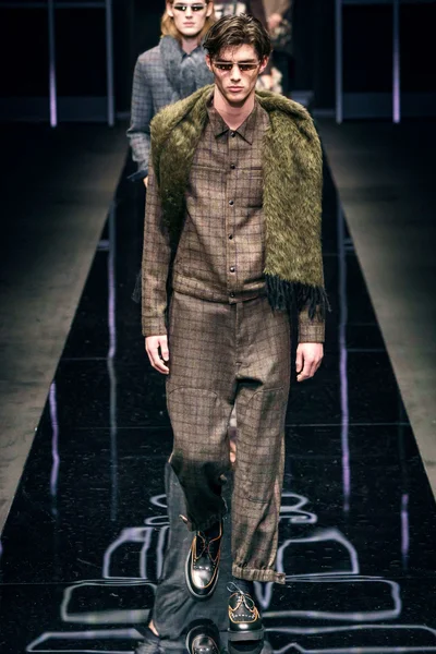 Look 80